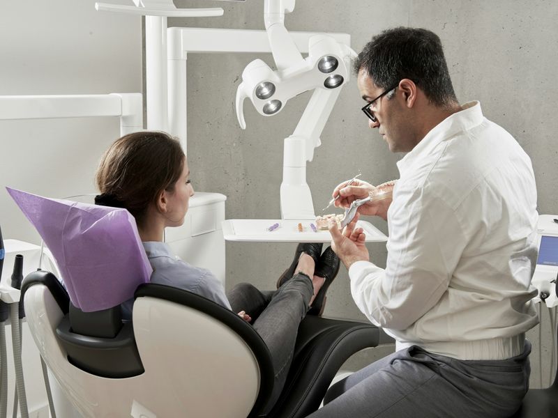 Patient chatting with the team at the front desk